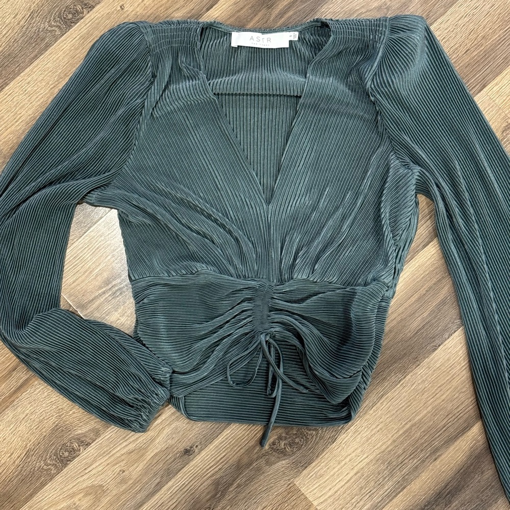 ASTR the label Green Ruched Tie Front Blouse